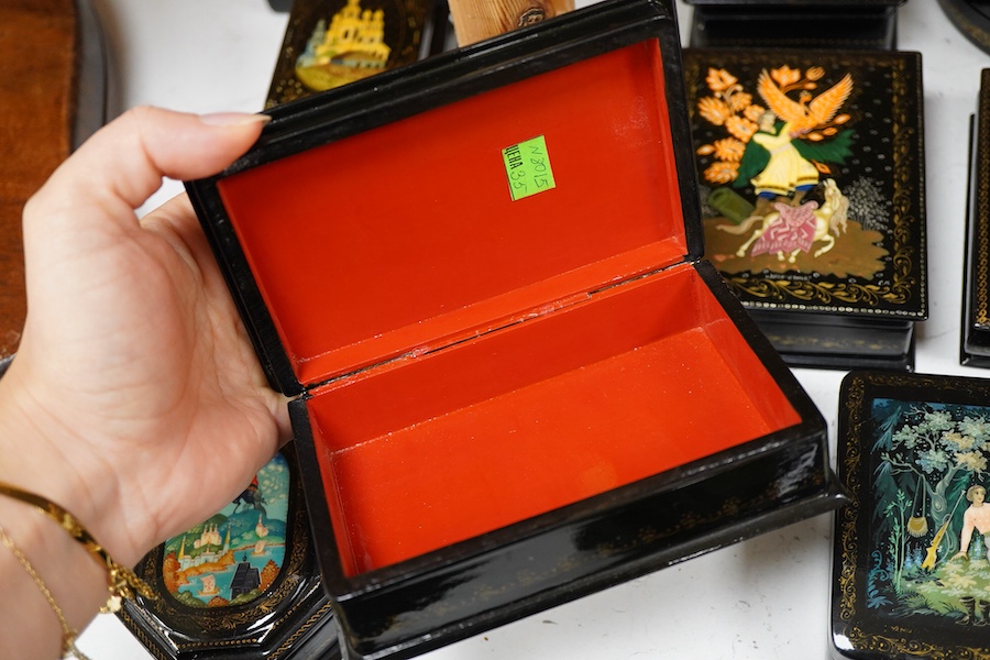 Fifteen Russian lacquer trinket boxes, mostly 1990’s, largest 15cm wide